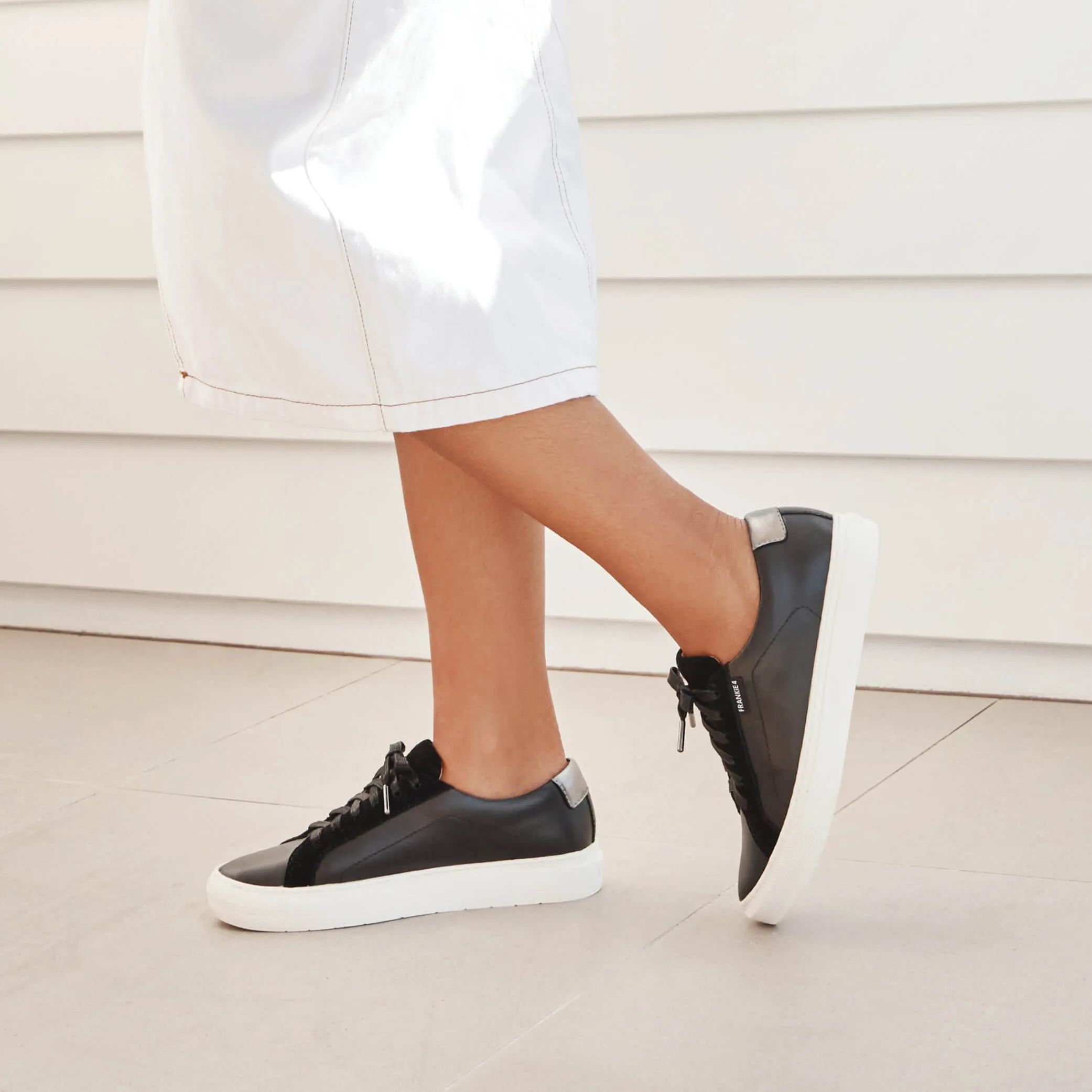 Stitched Toe Box Heel Cup Stability Mim III Black/Suede