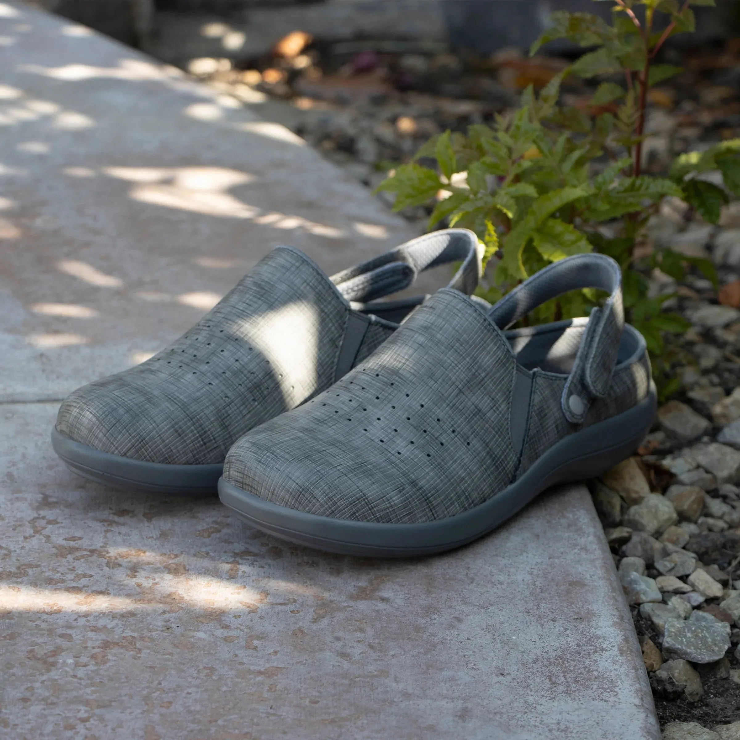 ALEGRIA SKILLZ CLOG - ETCHED SMOKE cold - weather shoes