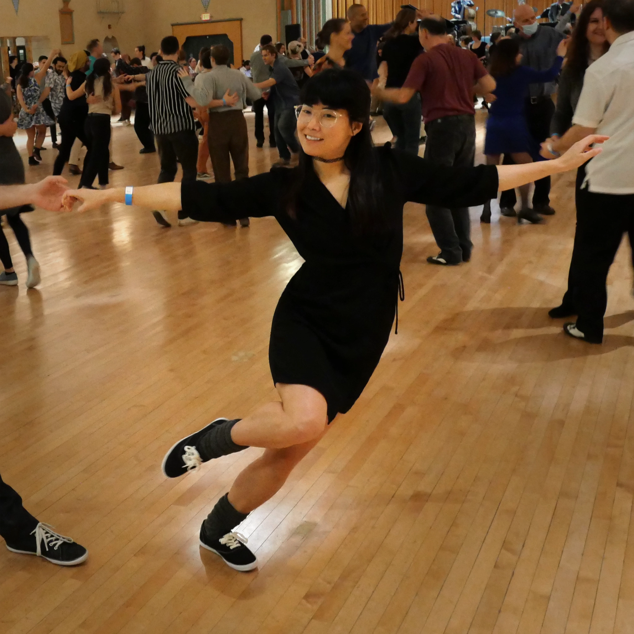 Fashion-forward materials Iconic Style Aris Allen Women??s White Classic Canvas Dance Sneaker