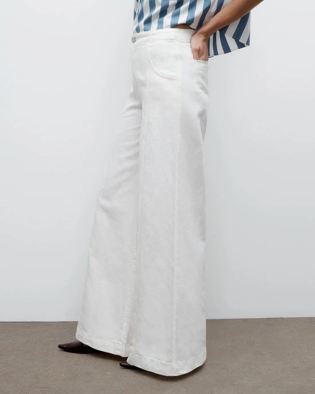 HighElasticity Fiber Lightweight Fabric Dancing in the Dark in White