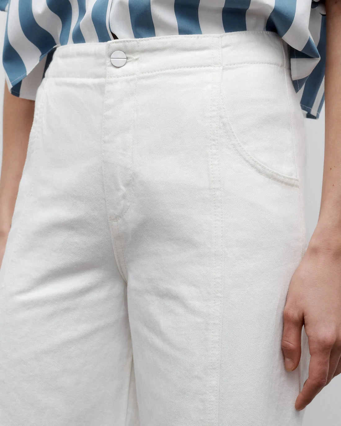 Colorfast Technology Casual Pants Dancing in the Dark in White