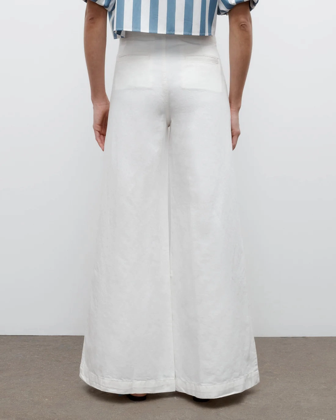 Dancing in the Dark in White Mind Glow