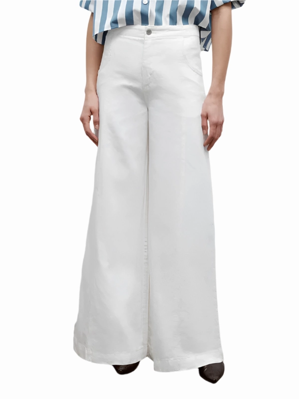 Dancing in the Dark in White Regular Fit