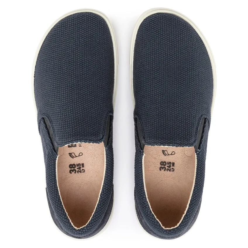 BIRKENSTOCK OSWEGO - MIDNIGHT CANVAS/SUEDE Stretchy