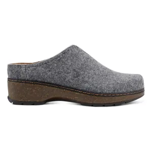 Dancing Kolia Round Toe Slip-on Casual Clogs