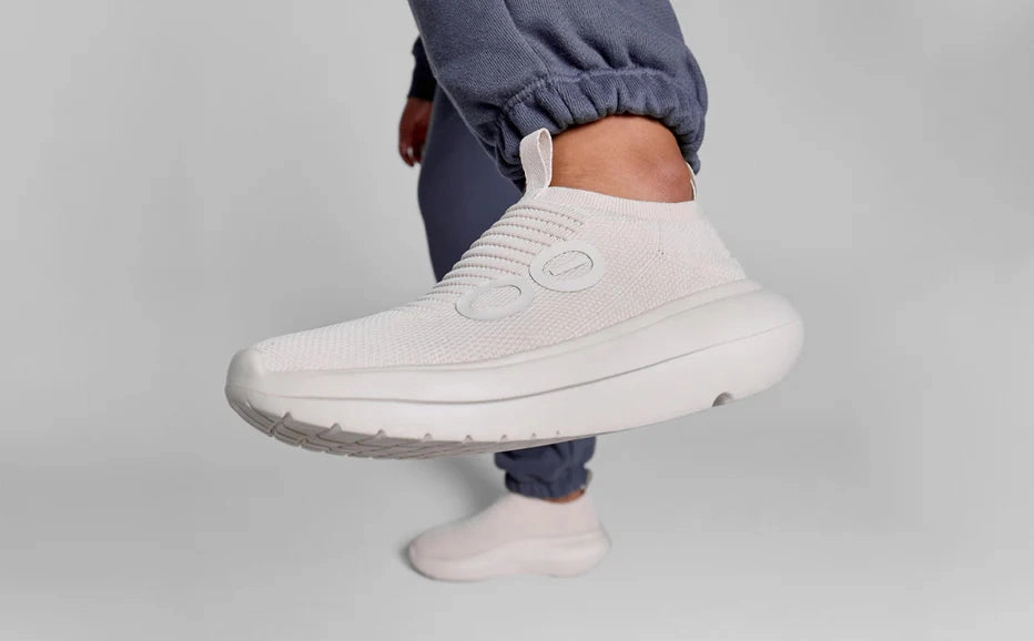 OOFOS OOMY ZEN CHALK WOMEN'S Customizable Fit Foot-Friendly Design