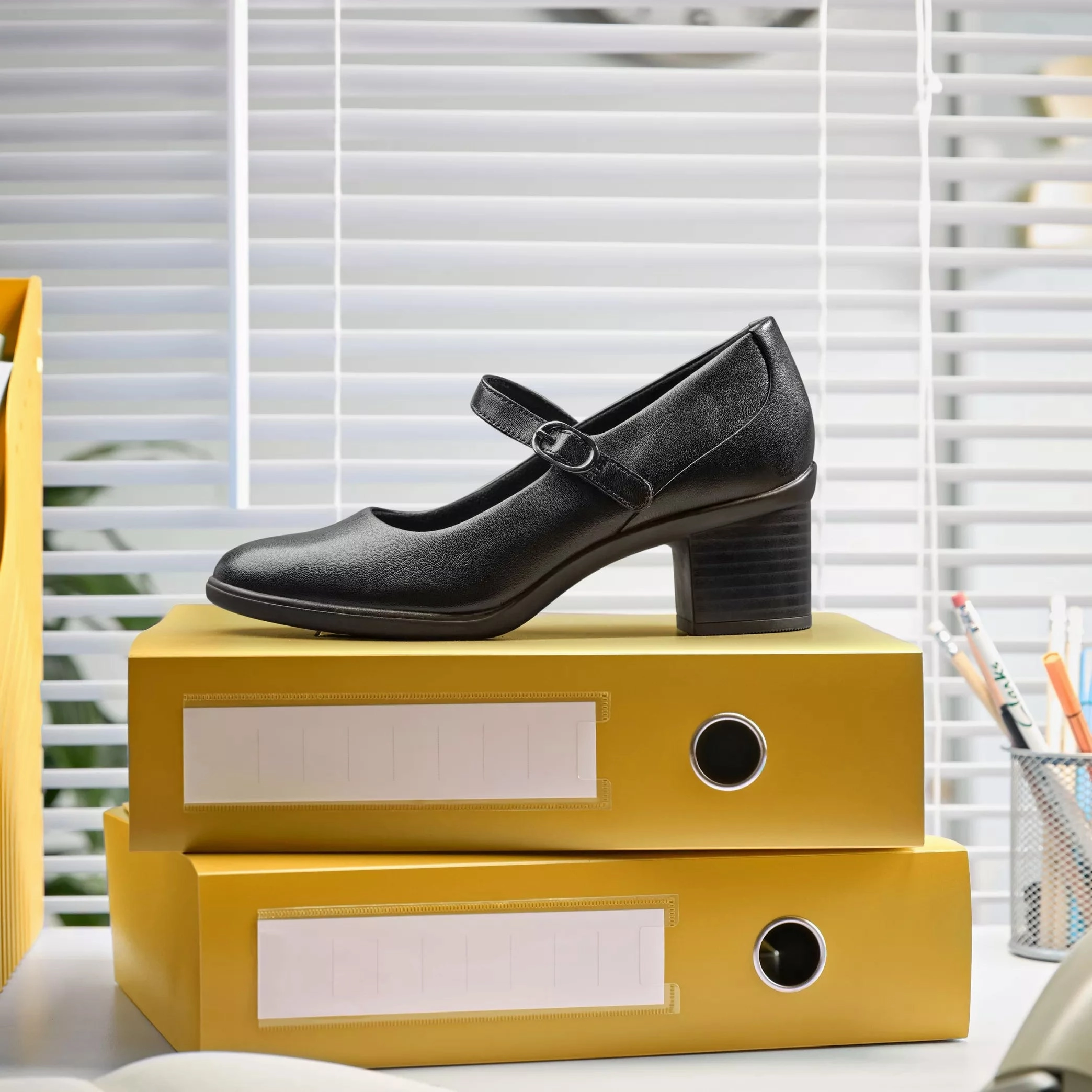 CLARKS SHAYA JANE Active Standing Neutral Style