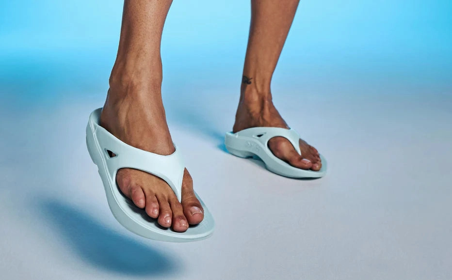 Beach Footwear Comfortable Yet Stylish OOFOS OORIGINAL THONG MIST