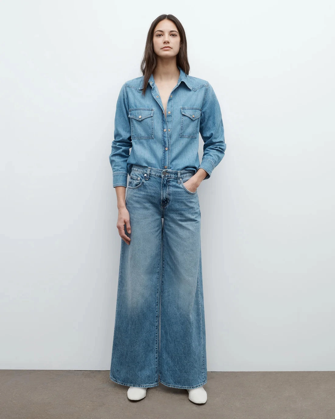 Stretch Ease MoistureWicking Fabric Cowboy Take Me Away Shirt in Vintage Wash