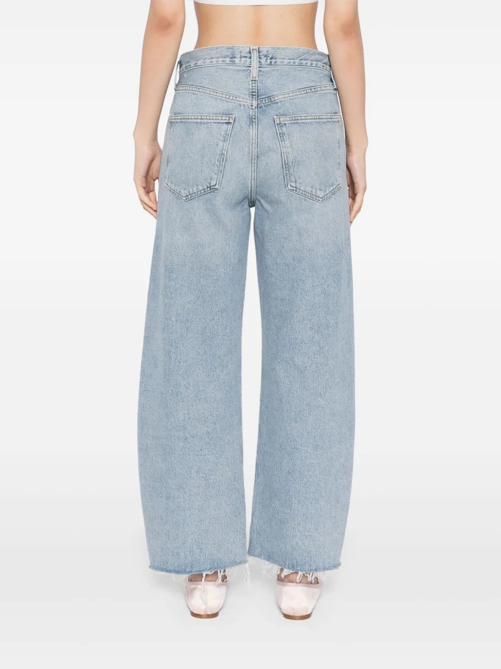 Couple Look Low Curve Fray in Force