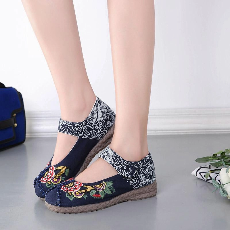 Embroidered Ethnic Style Flat Shoes Popular