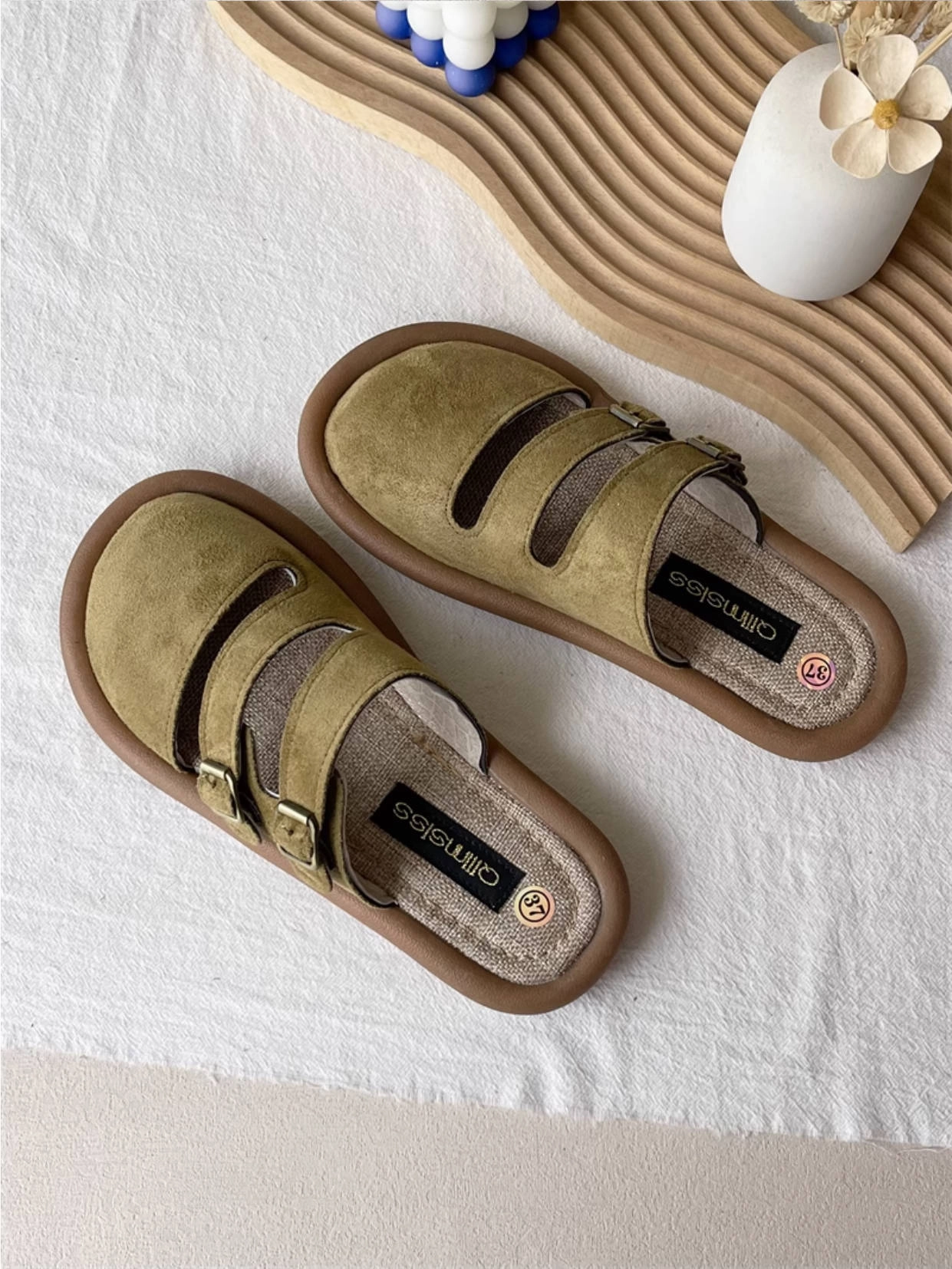 Supportive arch Summer Suede Breathable Closed Toe Soft Flat Sole Slippers