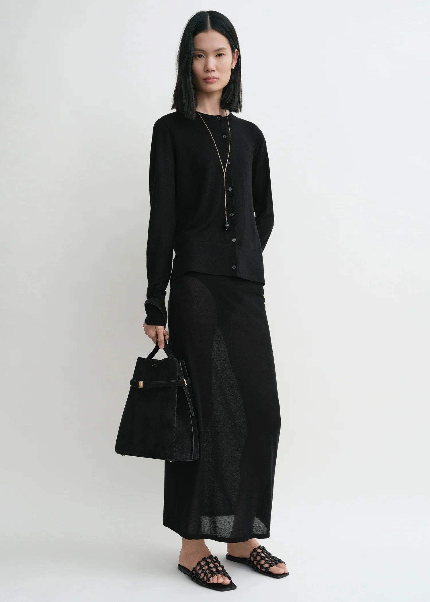 Virtual Mode Fine Knit Cardigan in Black