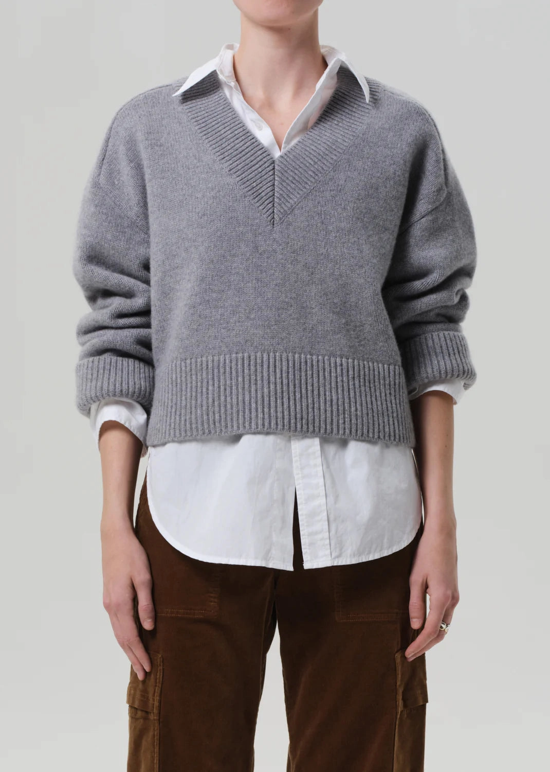 FoldableDesign FlexibleCollar Gazette Puzzle V Neck in Heather Grey