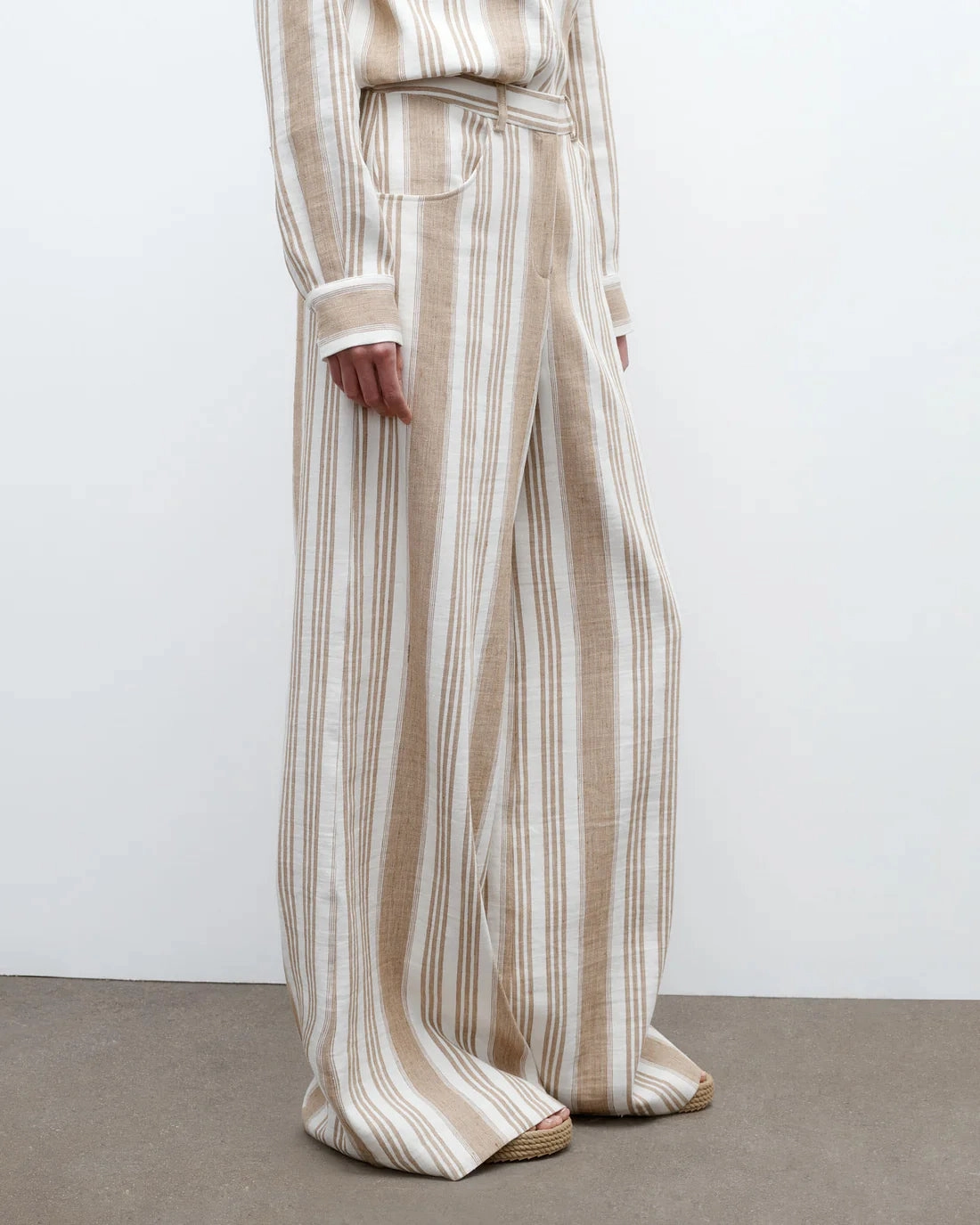 Urban Pulse Run Core Demie Trouser in White/Khaki