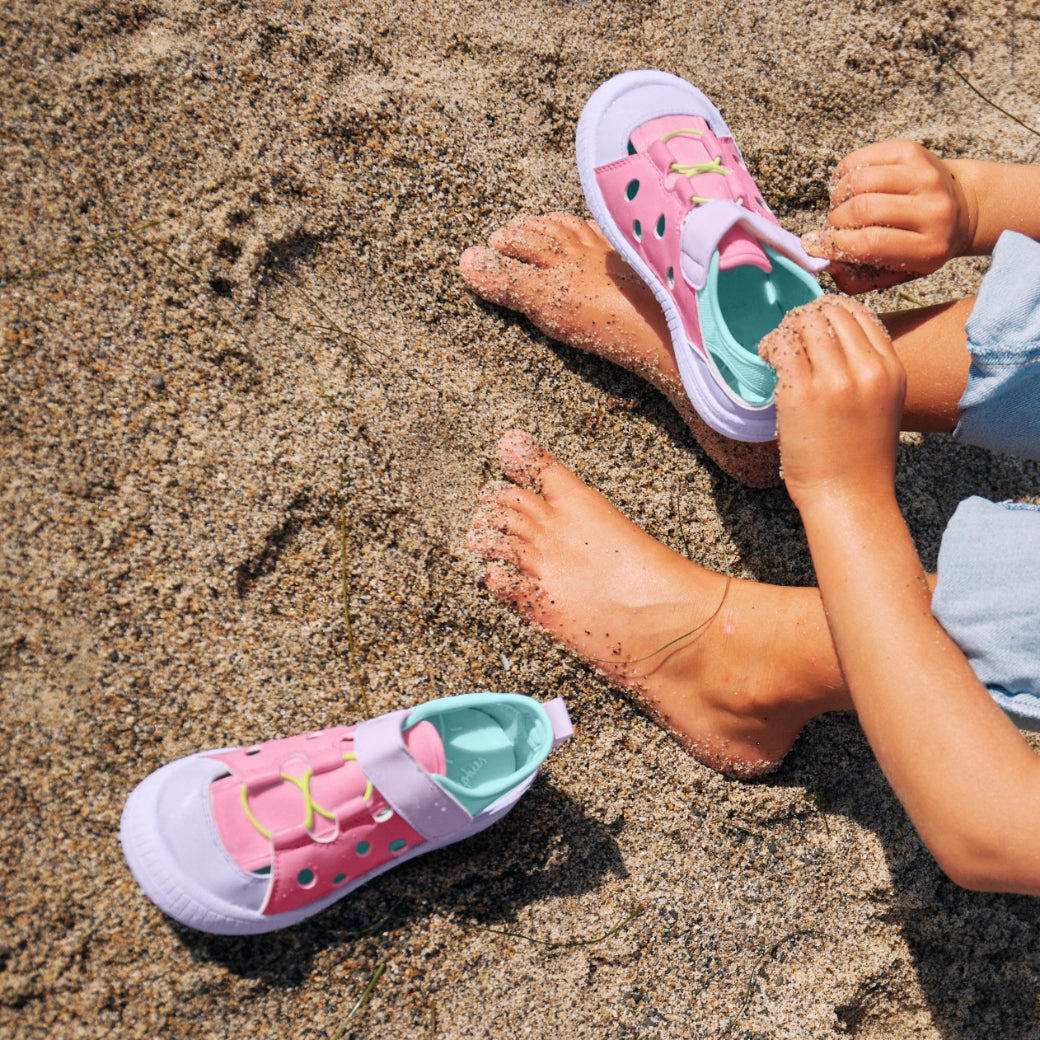 city dwellers' casual shoes Lagoon Girls Hook & Loop Sandal Reflective accents