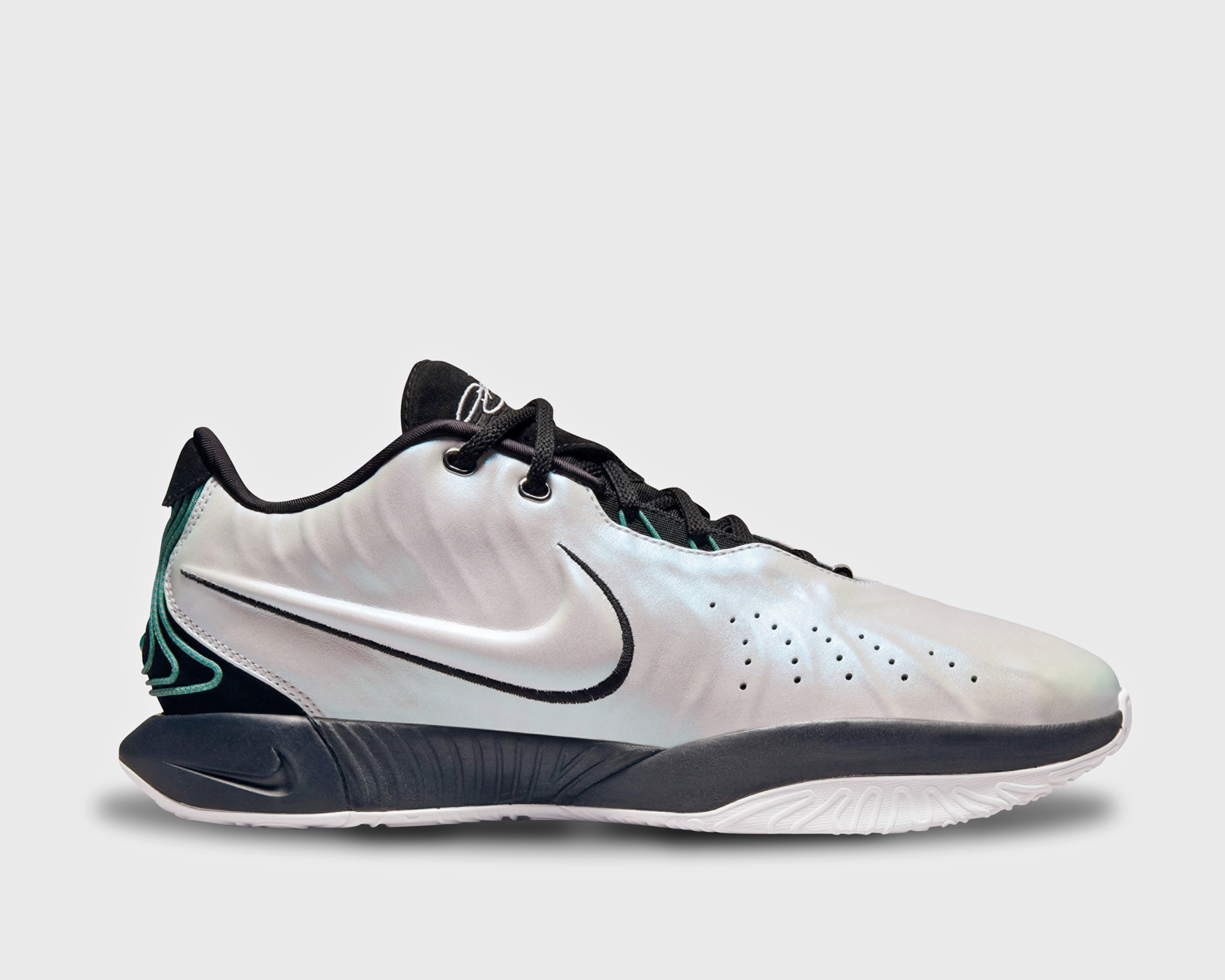 Lebron XXI "Conchiolin" Reinforced Eyelet Durability