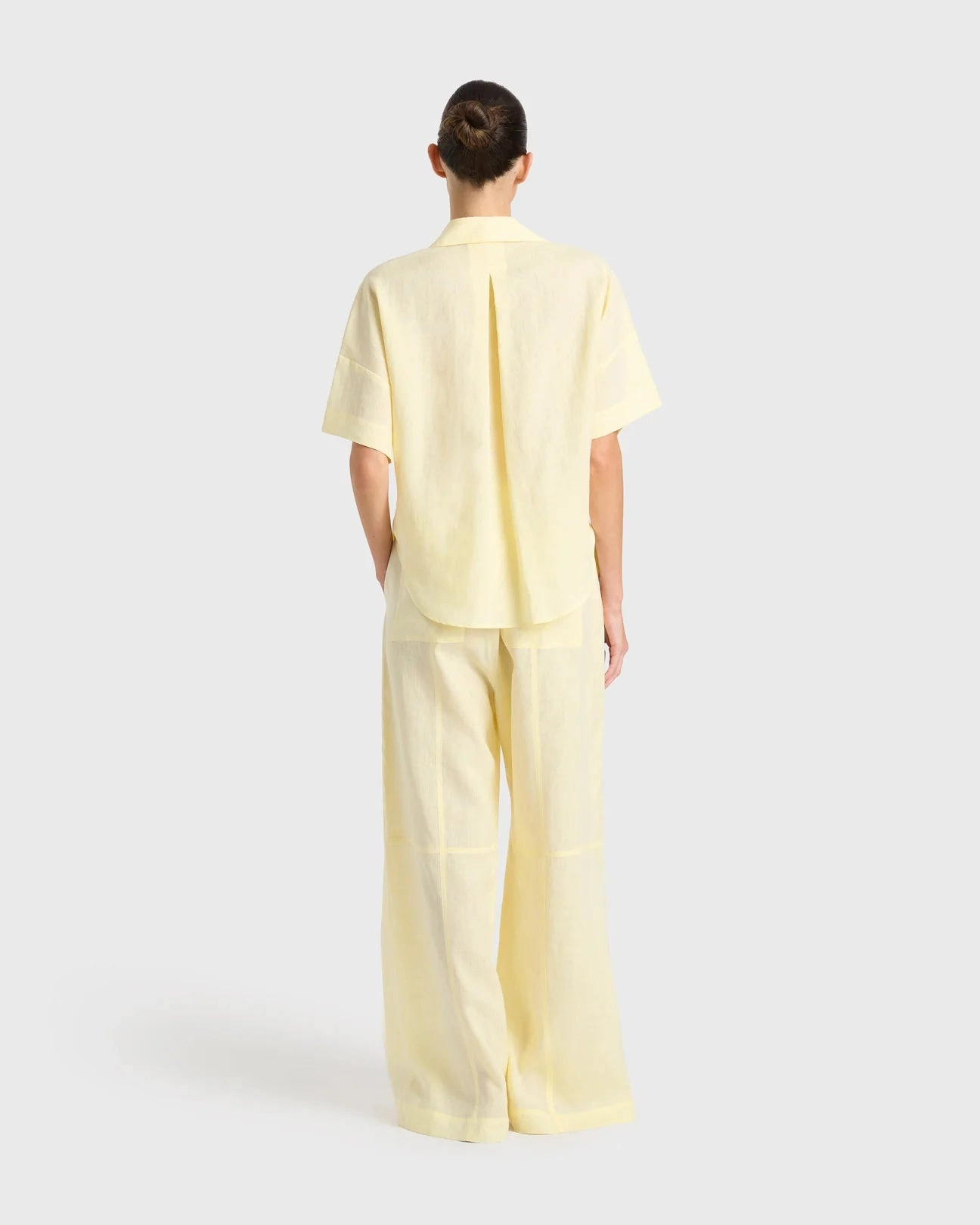 Ventilated Back Panel HighDensity Weave Leiden Short Sleeve Shirt in Lemon