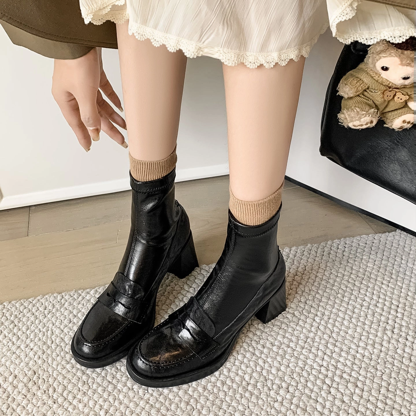 Durable Stitching Technique Women Elegant Sheepskin Leather Chunky Zipper Mid-Calf Boots