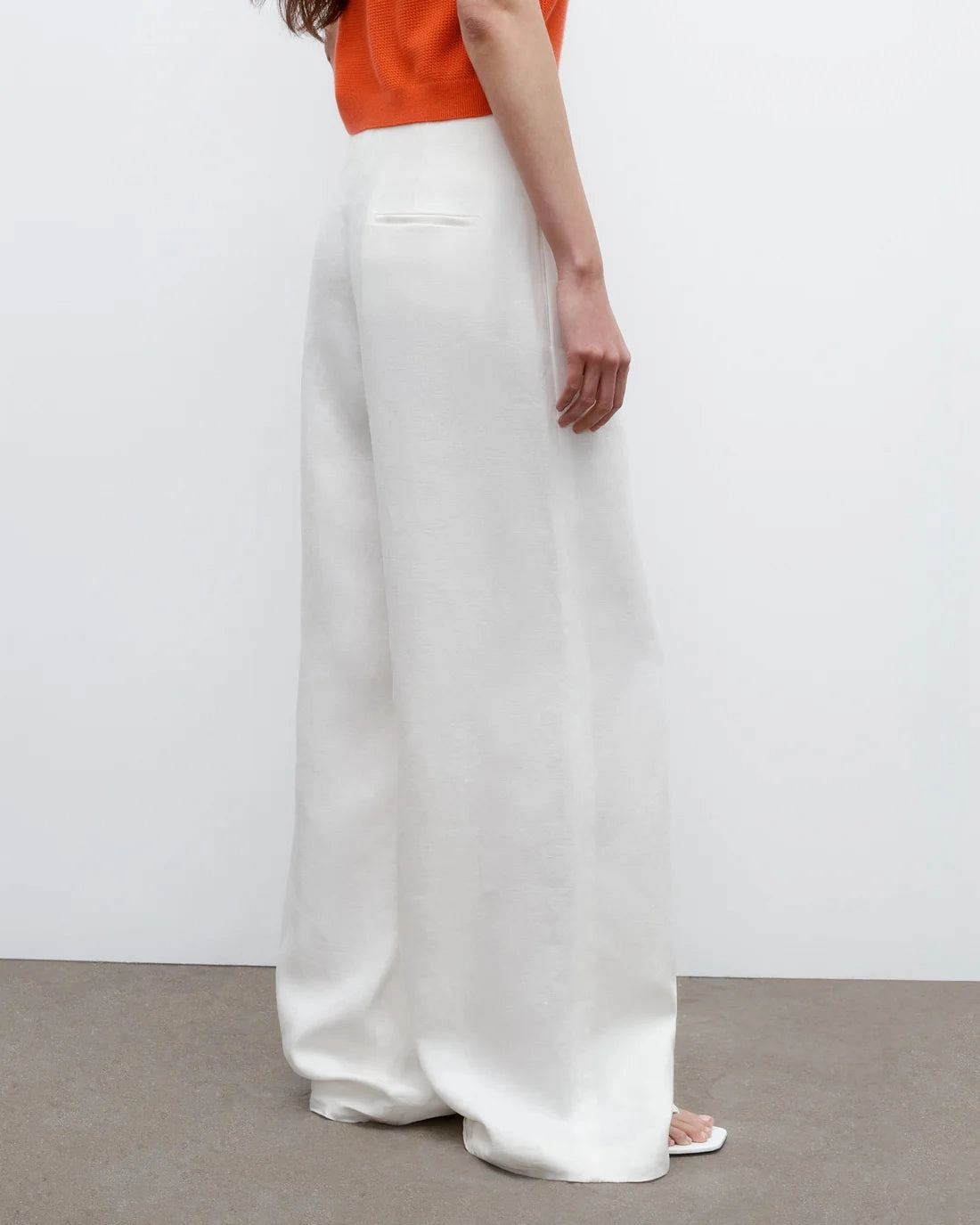 CompressionEnhanced Balance Core Mini Pleat Trouser in Ivory