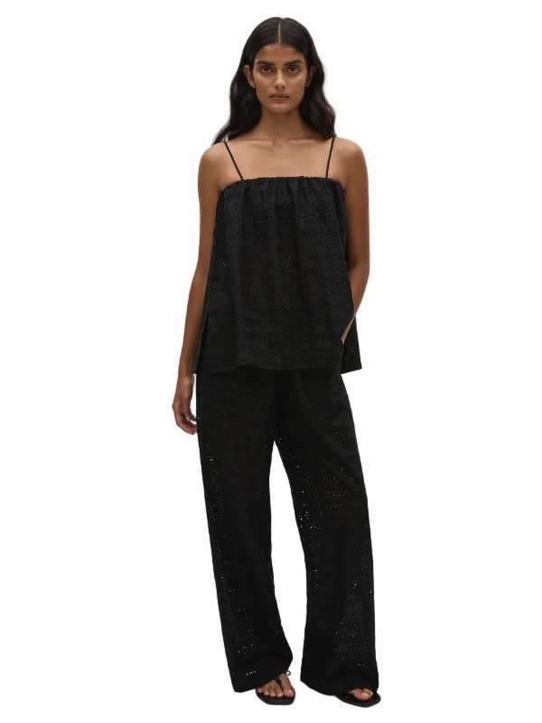 Navia Top Agnes Broderie Anglaise in Black Active Apparel Green Fit