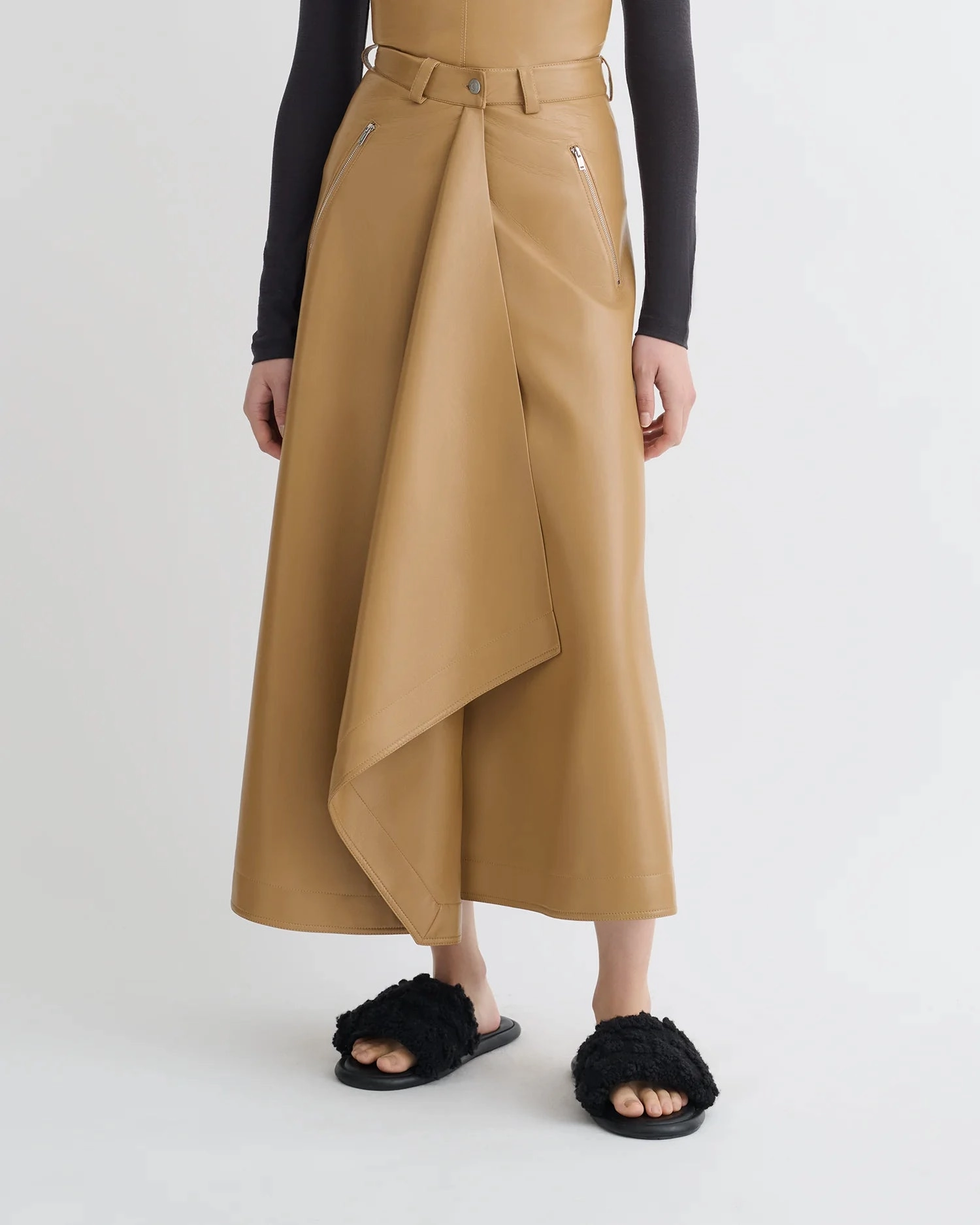 Neith Skirt in Oak Modern Sneakers