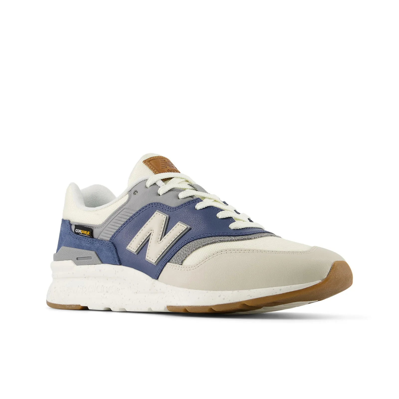 Asymmetrical Lacing Design easy - clean running gear NEW BALANCE CM997HZO