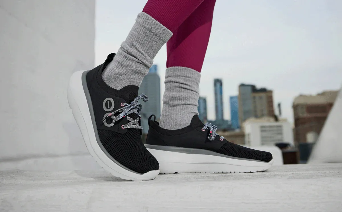 OOFOS WOMENS OOMY STRIDE - WHITE BLACK least walking Beach Wear