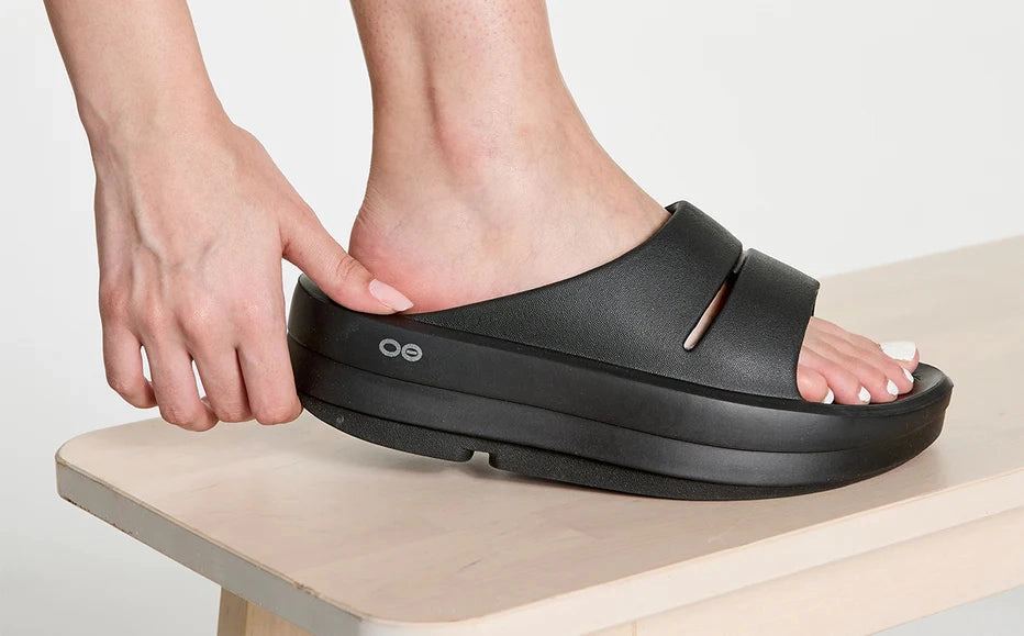 Ventilation Channel Design OOFOS OOMEGA OOAHH SLIDE