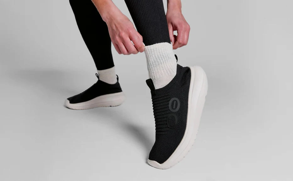 Non Irritating Seam Finish OOFOS OOMY ZEN BLACK WOMEN'S