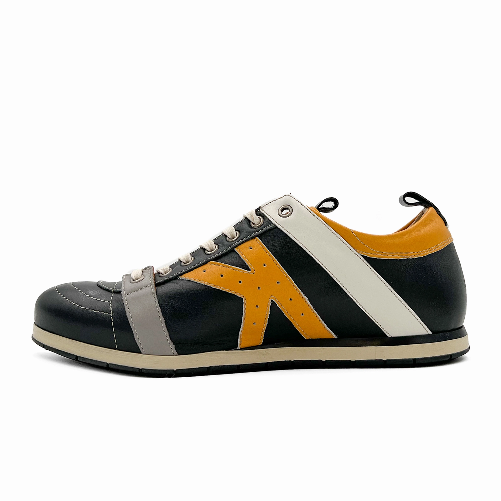 Perfectly Tailored Luxe Touch Kamo-Gutsu TIFO 042 Low Sneaker (Men) - Black/Girasole