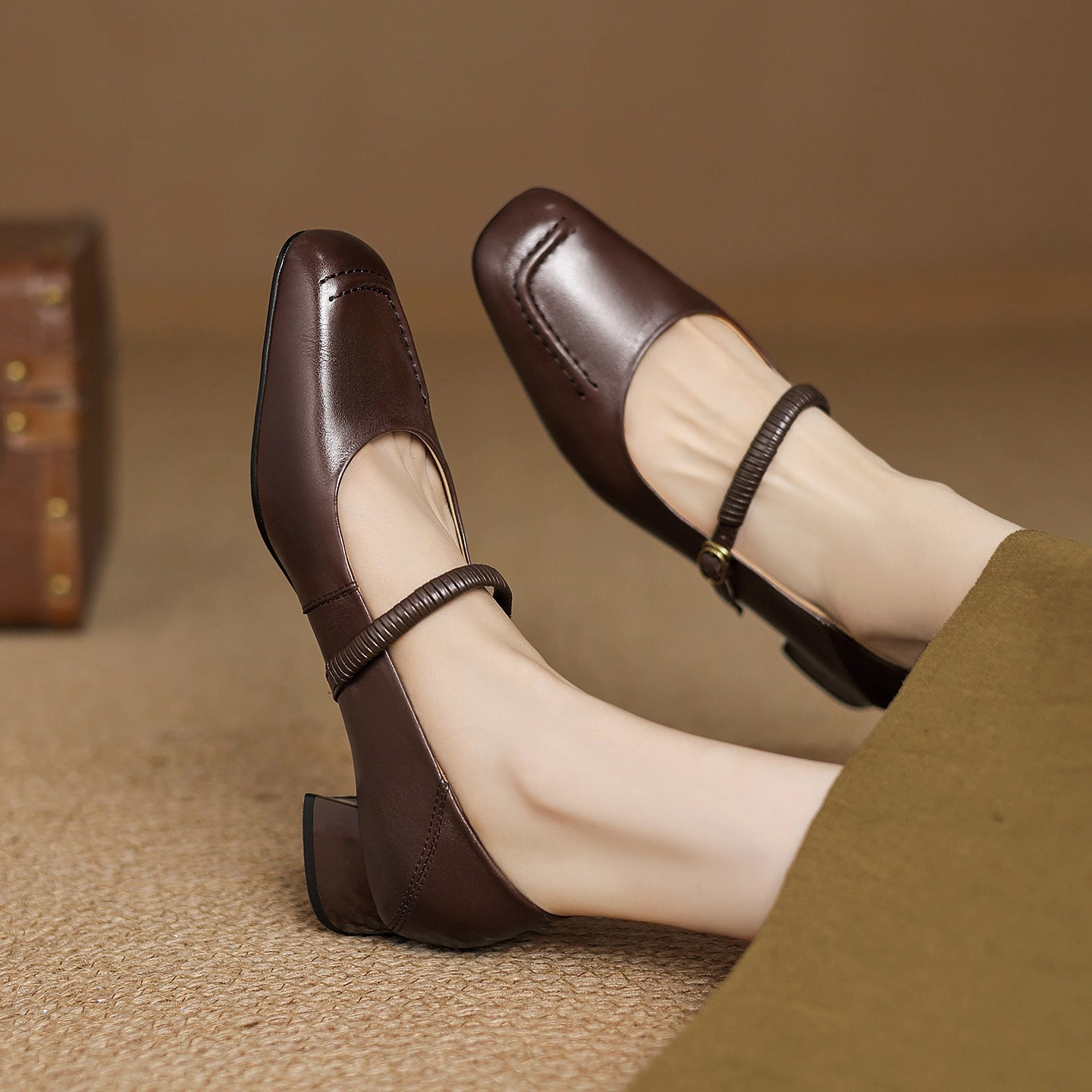 Vintage Leather Square Toe One Straped Chunky Shoes Luxurious breathability tag