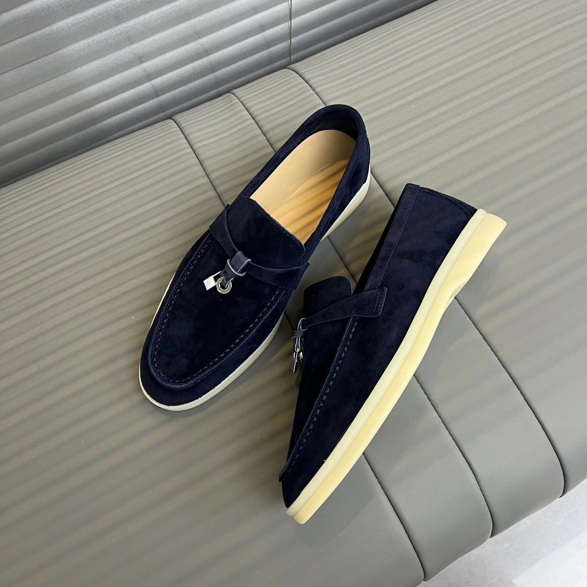 Exclusive traction Fashion-forward comfort Women Sheepskin Leather Soft Flat Shoes Slip-On Shoes