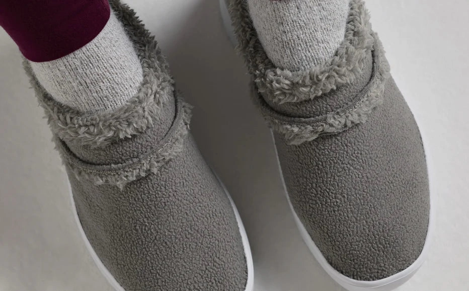 Relaxed Beach Walk Simple Fit Shoes OOFOS OOcoozie LOW