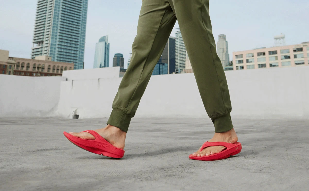 Lightweight EVA Midsole OOFOS OOLALA NEON BERRY