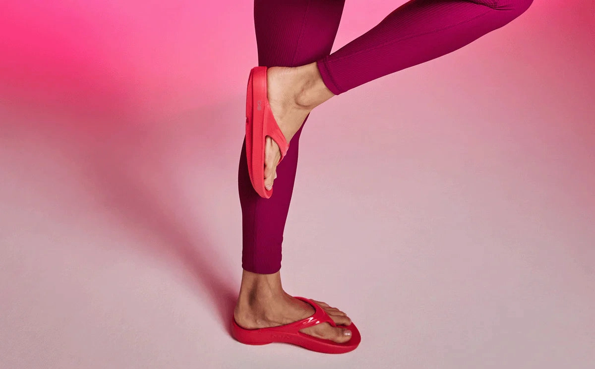 Water Resistant Material OOFOS OOLALA NEON BERRY