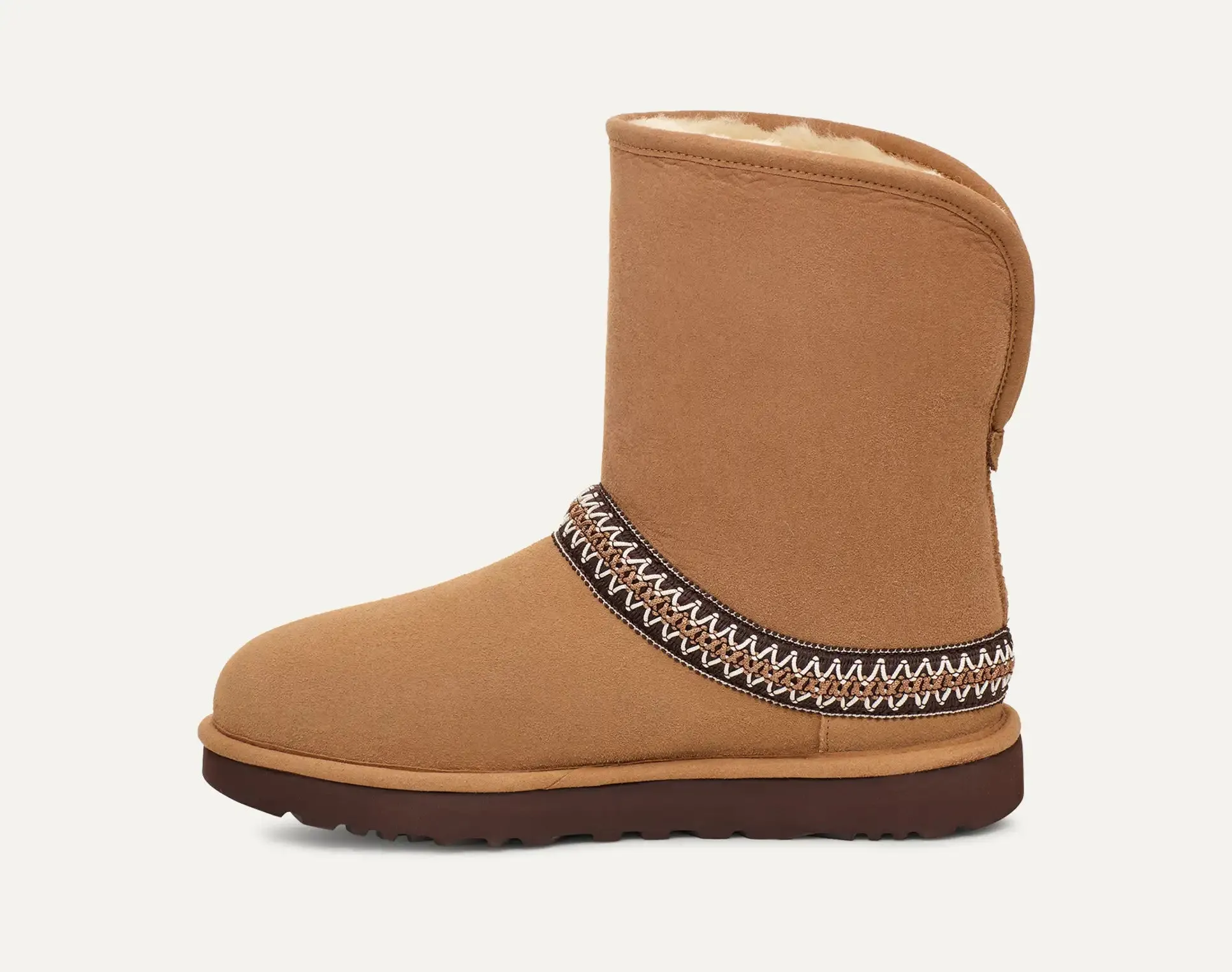 UGG WOMENS CLASSIC SHORT CRESENT - CHESTNUT Non Binding Collar