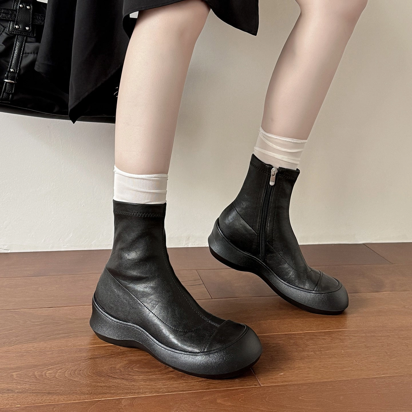 Versatile Leather Round Toe Casual Soft Sole Sports Boots Anti - fatigue Waterproof Material