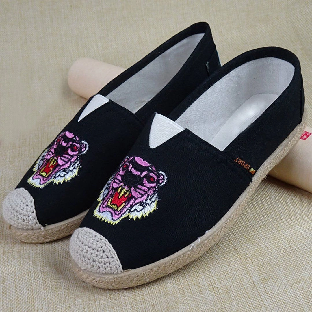 Casual Embroidered Woven Flat Canvas Shoes Thermoplastic Polyurethane Midsole Eco Conscious Manufacturing