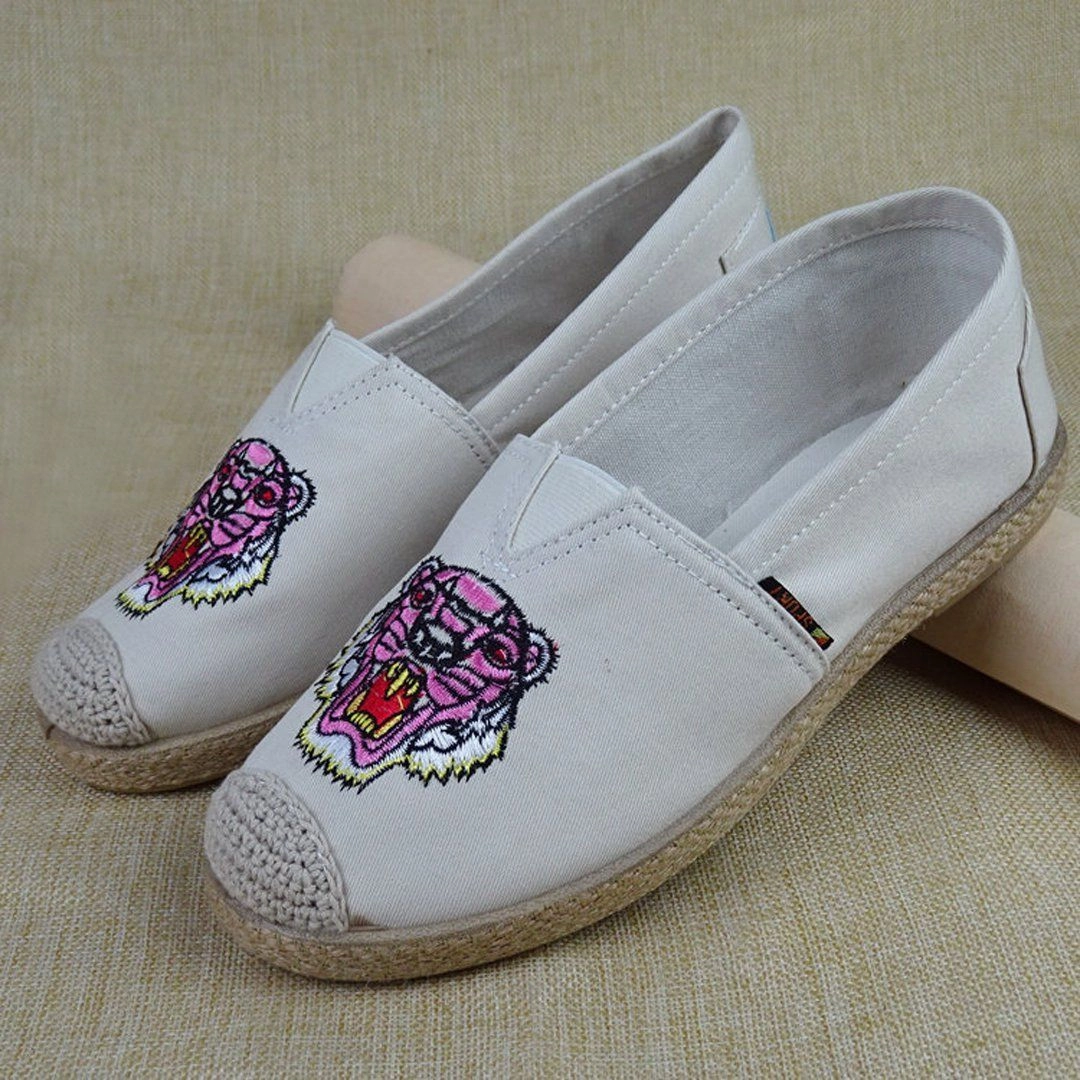 Casual Embroidered Woven Flat Canvas Shoes Activewear Flexible Fit