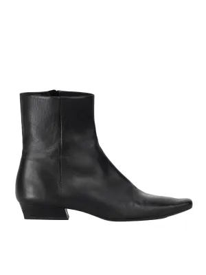 Sturdy materials Wally Flat Ankle Boot in Black