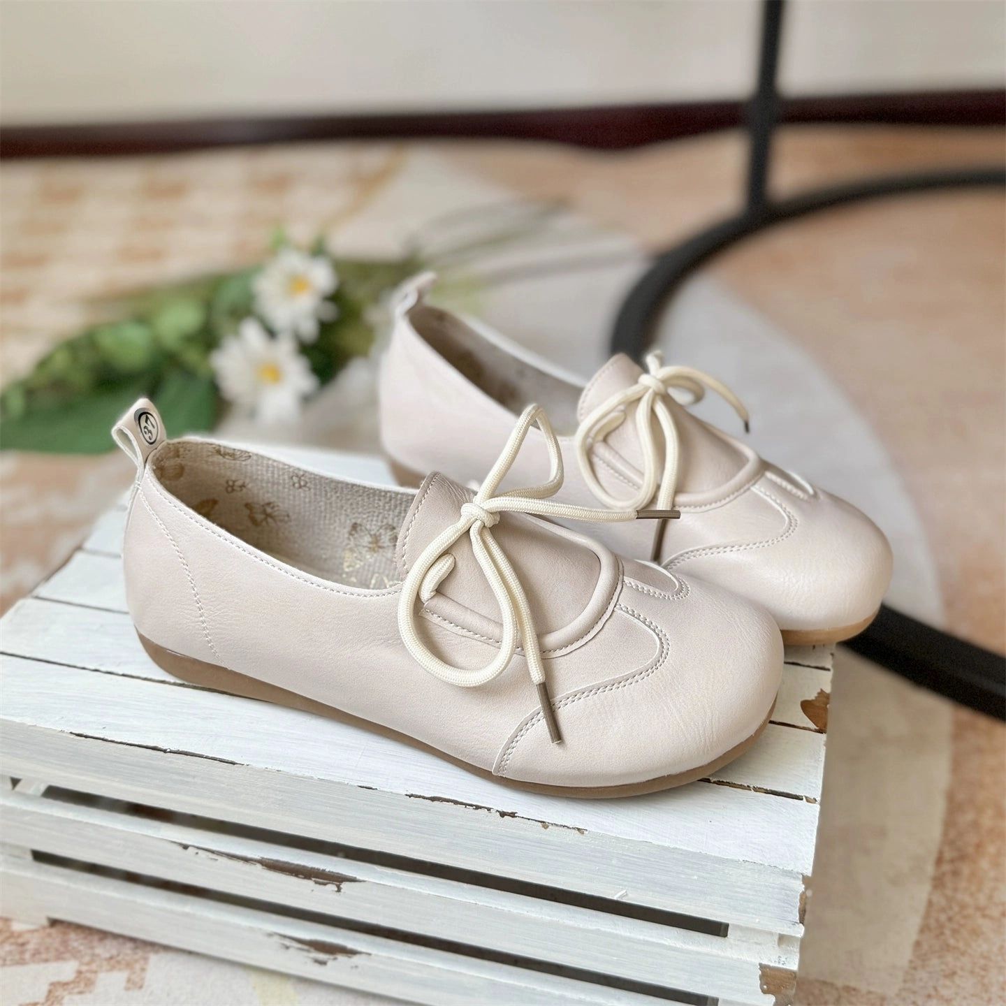Women Elegant Leather Shallow Soft Flat Sole Lace Up Loafers Sculpted stability
